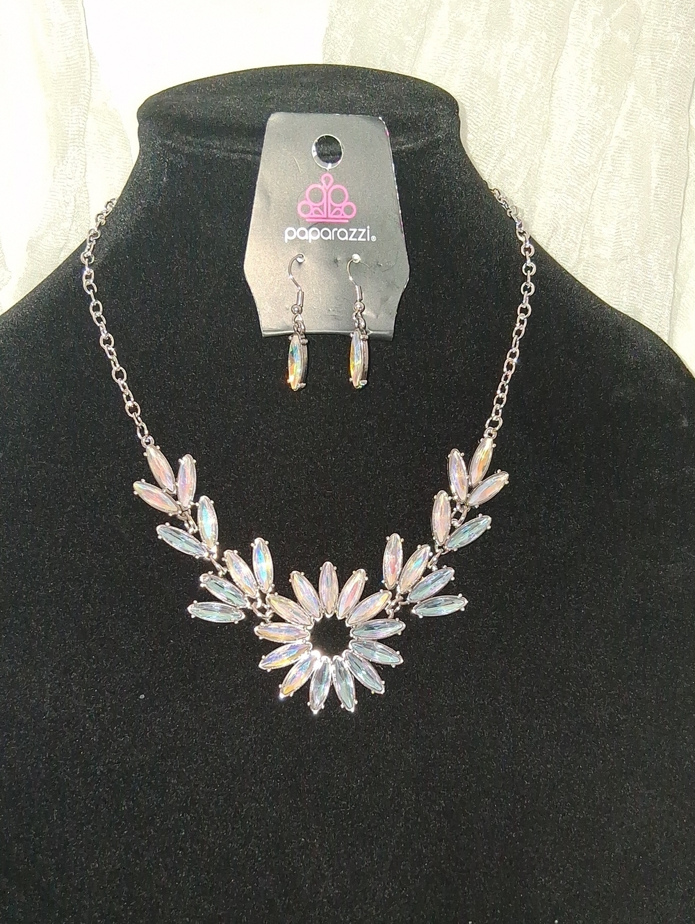 paparazzi Iridescent Marquise Floral Statement Necklace Set
